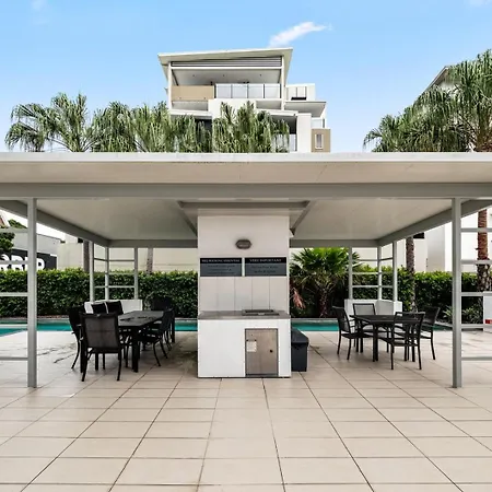 Apartment Two-level 3br With Rooftop Balcony & 2 Car Parks *