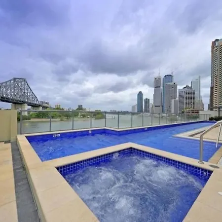 Apartment Wake To The River 3 Bedroom Riverside With Pool Gym And Parking