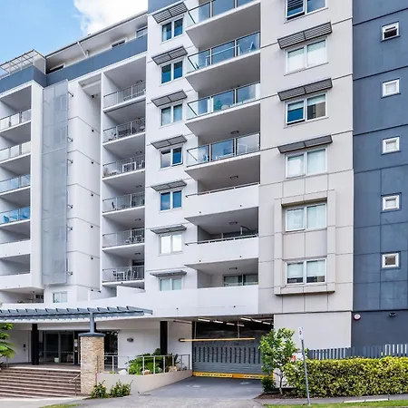 Apartment Prime Location River Glimpse 2br Walk To Cbd With Parking