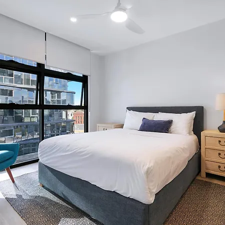 Riverstone Perch - Urban Comfort Near River Apartment Brisbane