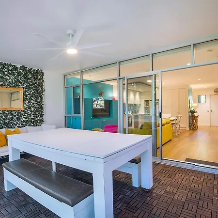 The Fishbowl - 1bed-1bath-1car-pool Brisbane