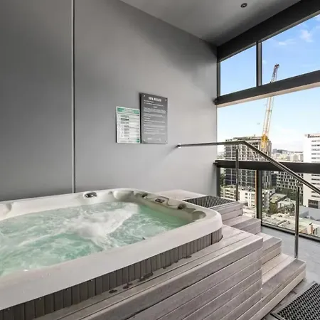 Stunning River & Mountain View W Pool & Gym Brisbane