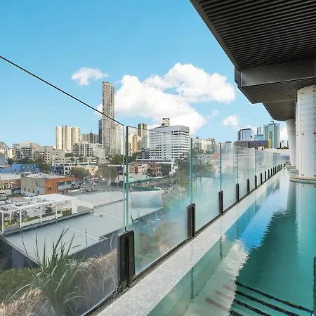 Lvl 22 - Sleep 8 - Pool Cinema & Parking Apartment *