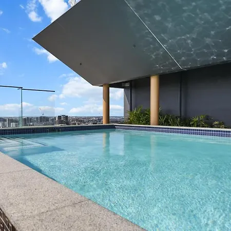 2br Sky - Pool - Gym - Sleeps 6 - Baby Apartment *