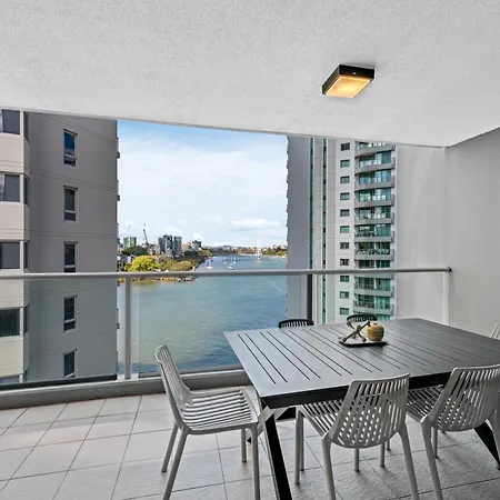 Skyline Apartment *