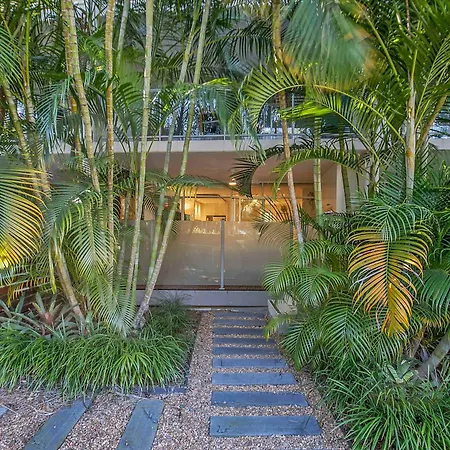 The Fishbowl - 1bed-1bath-1car-pool