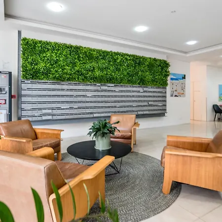 Prime Location River Glimpse 2br Walk To Cbd With Parking