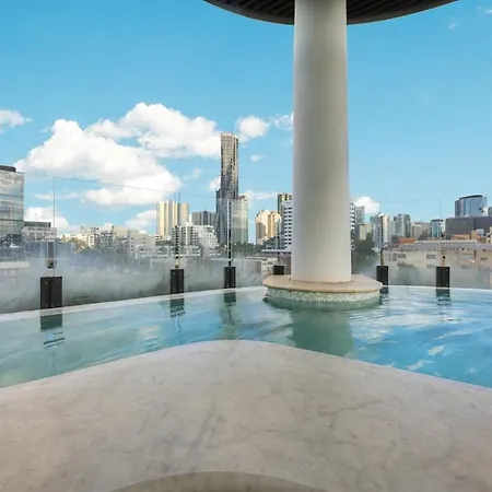 Lvl 22 - Sleep 8 - Pool Cinema & Parking