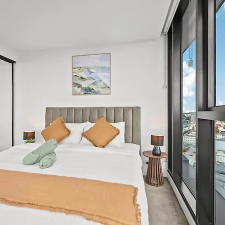 Apartment Lvl 22 - Sleep 8 - Pool Cinema & Parking *