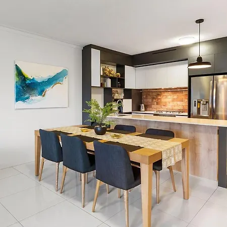 Spacious And Stylish 3br In West End Apartment Brisbane