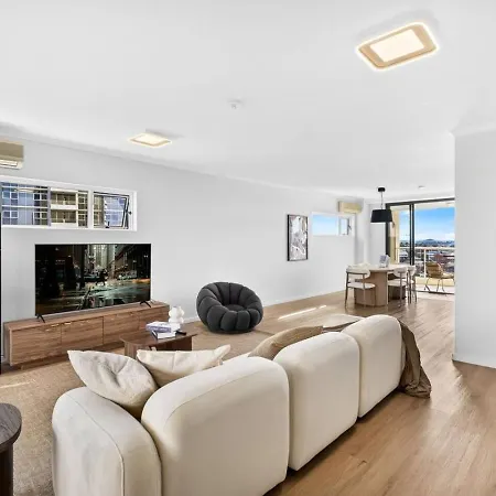 Wake To The River 3 Bedroom Riverside With Pool Gym And Parking