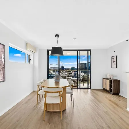 Apartment Wake To The River 3 Bedroom Riverside With Pool Gym And Parking