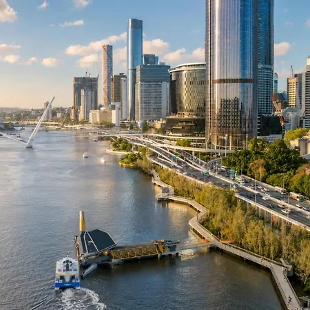 Riverstone Perch - Urban Comfort Near River Apartment *