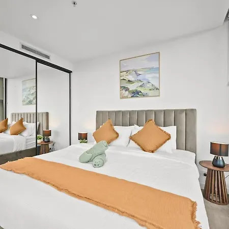 Lvl 22 - Sleep 8 - Pool Cinema & Parking Apartment