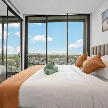Lvl 22 - Sleep 8 - Pool Cinema & Parking Brisbane