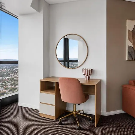 Luxe Free Parking Pool & Gym Apartment *