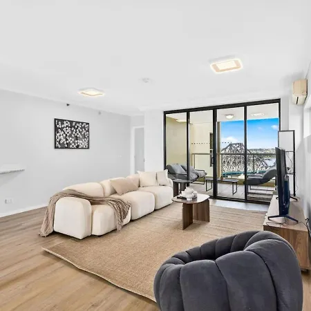 Wake To The River 3 Bedroom Riverside With Pool Gym And Parking Apartment