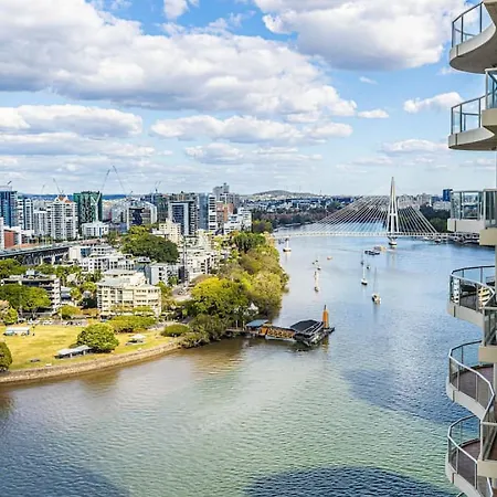 Apartment Wake To The River 3 Bedroom Riverside With Pool Gym And Parking