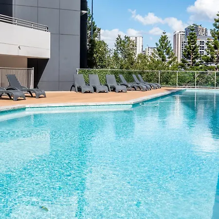 Prime Location River Glimpse 2br Walk To Cbd With Parking *