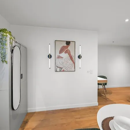 Apartment Lvl 22 - Sleep 8 - Pool Cinema & Parking Brisbane