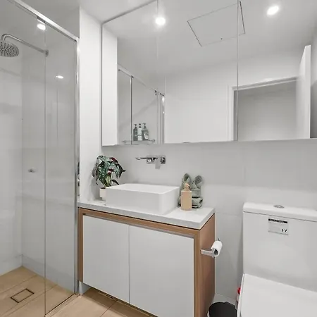 Lvl 22 - Sleep 8 - Pool Cinema & Parking Apartment