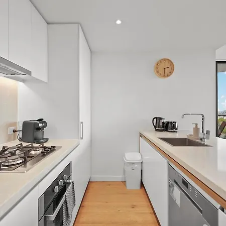 Apartment Lvl 22 - Sleep 8 - Pool Cinema & Parking *
