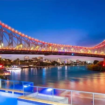 Wake To The River 3 Bedroom Riverside With Pool Gym And Parking *