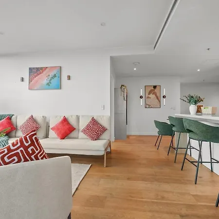 Apartment Lvl 22 - Sleep 8 - Pool Cinema & Parking *