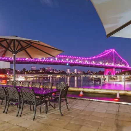 Wake To The River 3 Bedroom Riverside With Pool Gym And Parking *