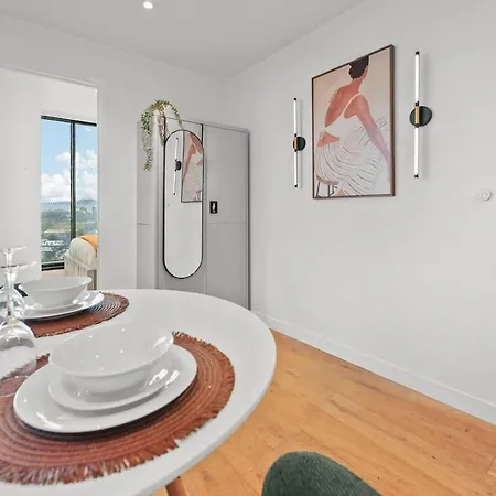 Apartment Lvl 22 - Sleep 8 - Pool Cinema & Parking