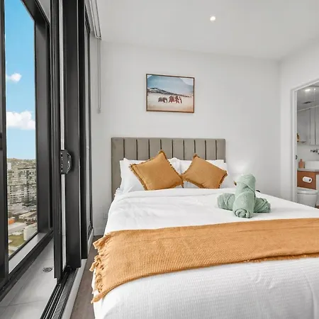 Lvl 22 - Sleep 8 - Pool Cinema & Parking Brisbane