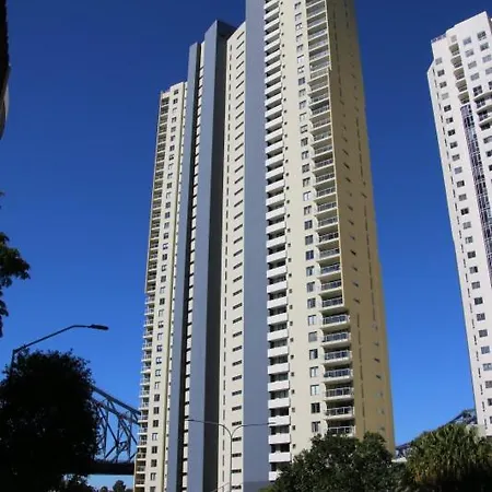 Wake To The River 3 Bedroom Riverside With Pool Gym And Parking Apartment *