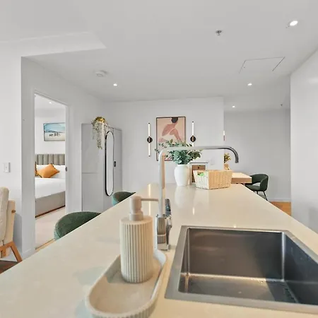 Lvl 22 - Sleep 8 - Pool Cinema & Parking Apartment Brisbane
