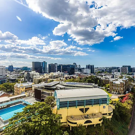 Wake To The River 3 Bedroom Riverside With Pool Gym And Parking Brisbane
