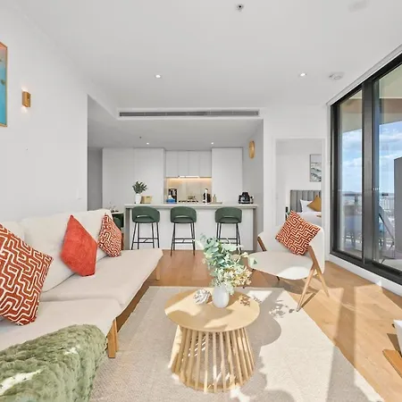 Apartment Lvl 22 - Sleep 8 - Pool Cinema & Parking *