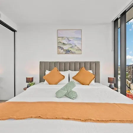 Apartment Lvl 22 - Sleep 8 - Pool Cinema & Parking Brisbane