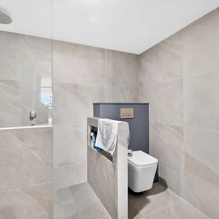Apartment Wake To The River 3 Bedroom Riverside With Pool Gym And Parking Brisbane