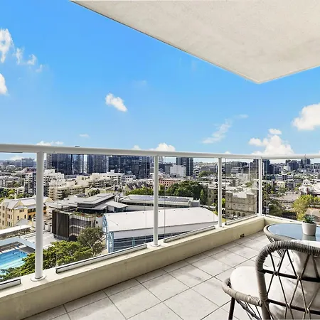 Wake To The River 3 Bedroom Riverside With Pool Gym And Parking * Brisbane