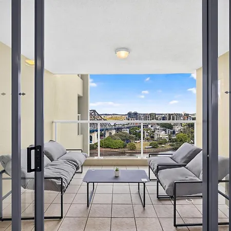 Wake To The River 3 Bedroom Riverside With Pool Gym And Parking