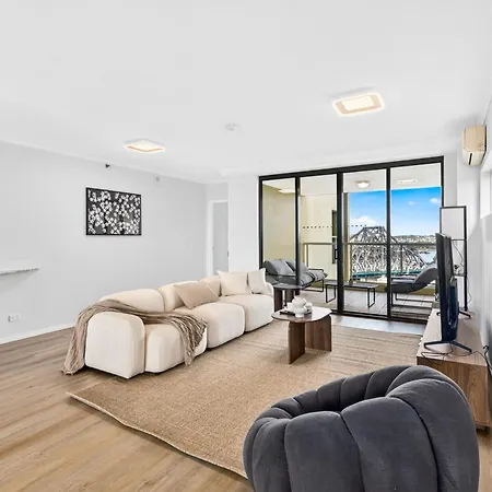 Apartment Wake To The River 3 Bedroom Riverside With Pool Gym And Parking *