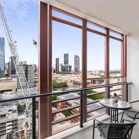 Apartment Convenient To Urban Living By Private Host *