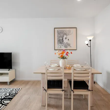 Convenient To Urban Living By Private Host Apartment