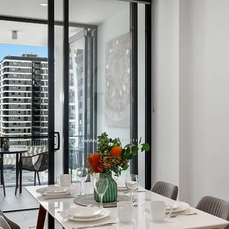 Convenient To Urban Living By Private Host * Brisbane