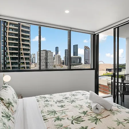 Convenient To Urban Living By Private Host * Brisbane