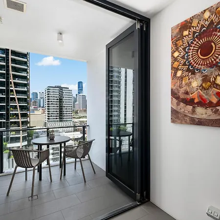Convenient To Urban Living By Private Host *