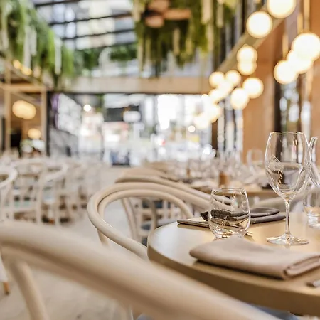 Hotel Mercure King George Square 4*