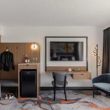 Mercure Spring Hill Hotel 4*