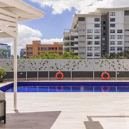 Mercure Spring Hill 4*