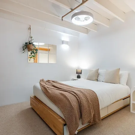 Mactaggarts Place Aparthotel 4*