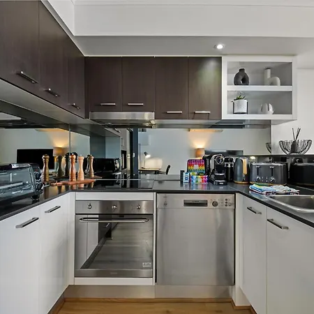 Chic 2-bed & 5 Minutes Walk To Qpac *